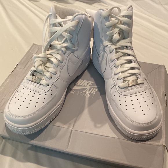 Nike Air Force 1 High New with box!! - Picture 3 of 4